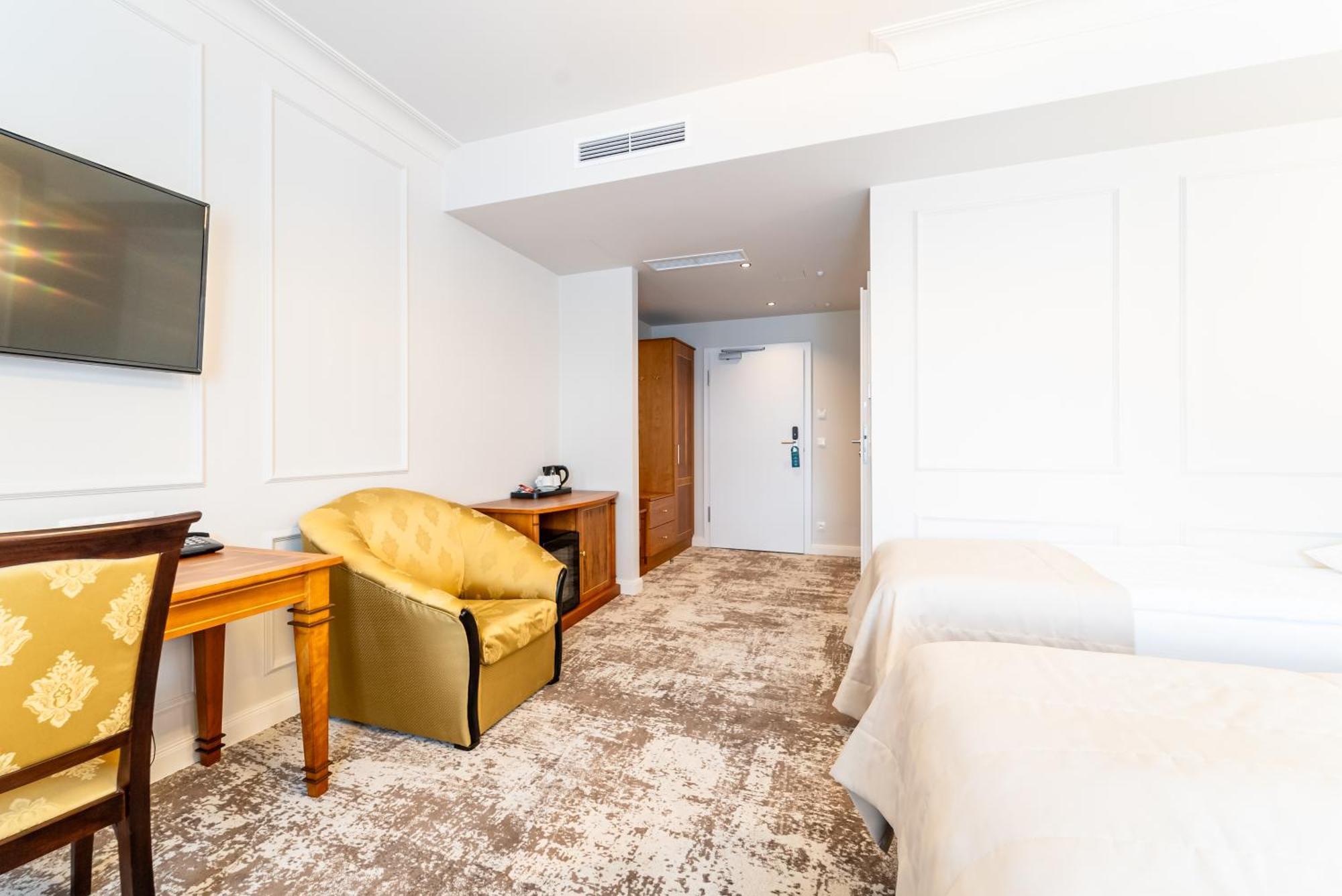 Hotel Piast Ополе Екстер'єр фото